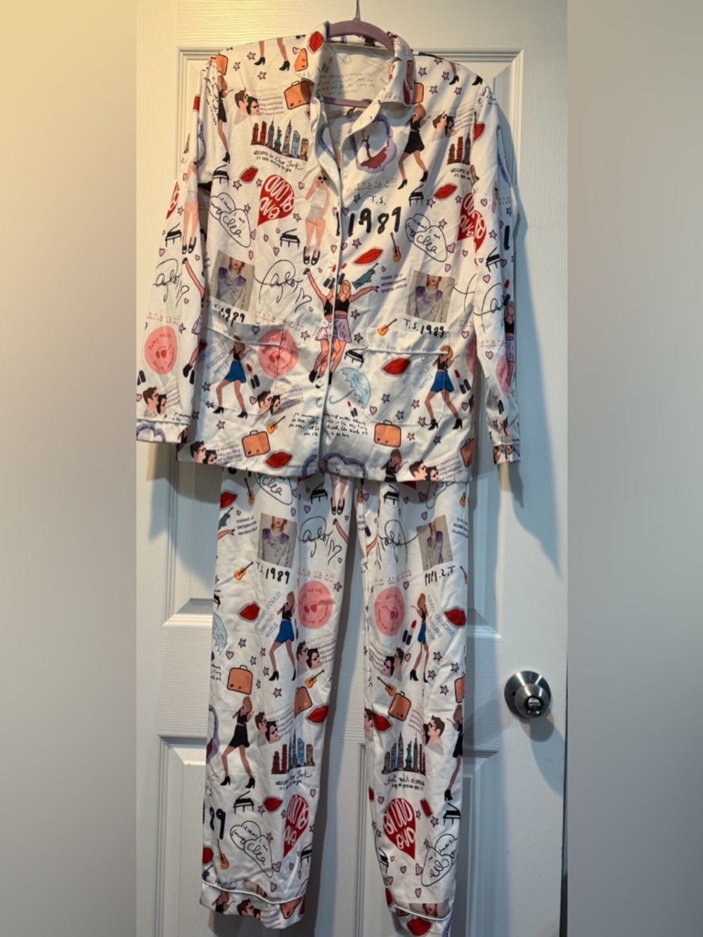 Taylor Swift 1989 White & Pink Pajama Set